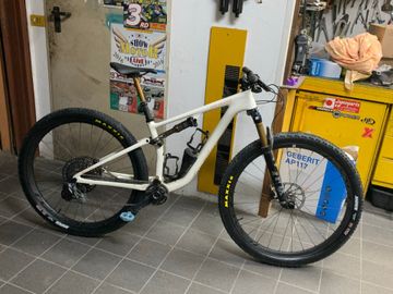 Used Specialized Epic EVO Pro 2023 2023 Mountainbike, White, 29 — image 3 of 6