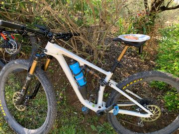 Used Specialized Epic EVO Pro 2023 2023 Mountainbike, White, 29 — image 5 of 6