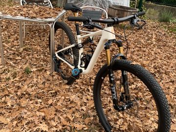 Used Specialized Epic EVO Pro 2023 2023 Mountainbike, White, 29 — image 1 of 6
