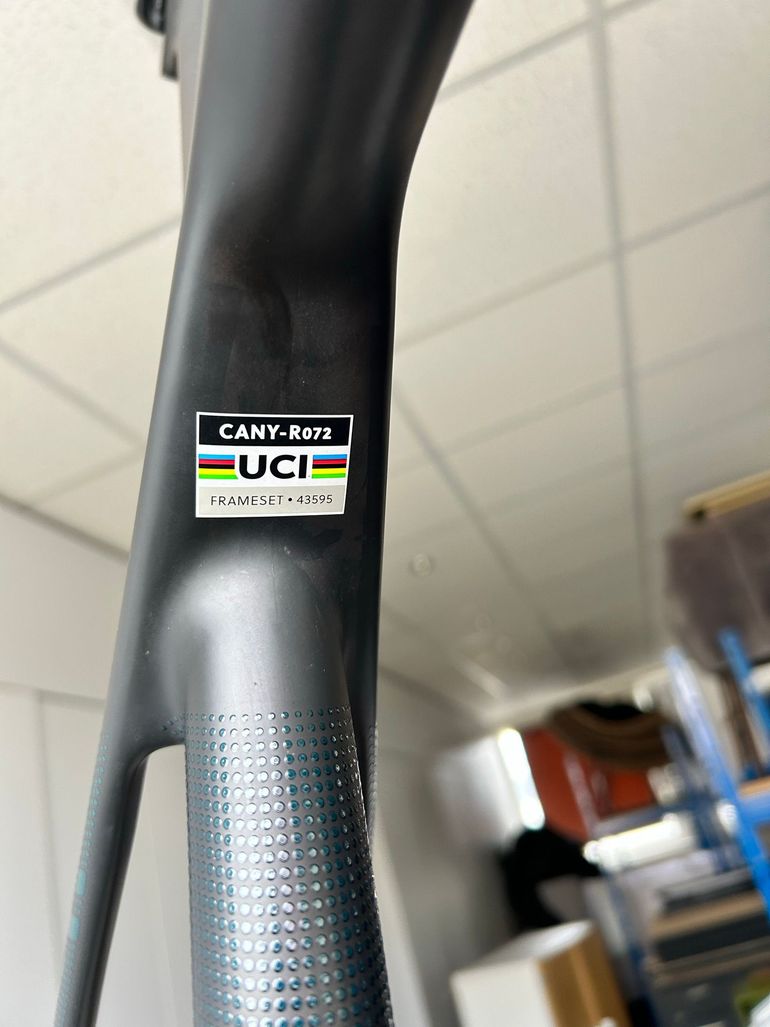 Used Canyon Endurace CFR Di2 2024 Frameset 2024 Road & Gravel, Black — image 4 of 5