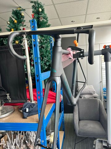 Tweedehands Canyon Endurace CFR Di2 2024 Frameset 2024 Road & Gravel — afbeelding 3 van 5