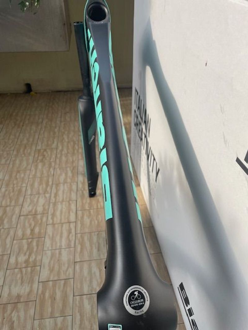 Použité Bianchi Oltre PRO Durace Di2 2024 Frameset 2024 Road & Gravel — obrázek 6 z 12