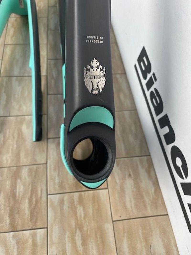 Použité Bianchi Oltre PRO Durace Di2 2024 Frameset 2024 Road & Gravel — obrázek 10 z 12