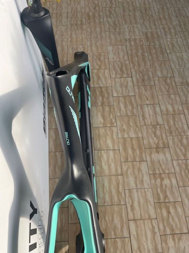 Použité Bianchi Oltre PRO Durace Di2 2024 Frameset 2024 Road & Gravel — obrázek 3 z 12