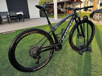 Used Trek Supercaliber SRAM XX1 Eagle AXS 2022 Mountainbike, Black — image 10 of 11