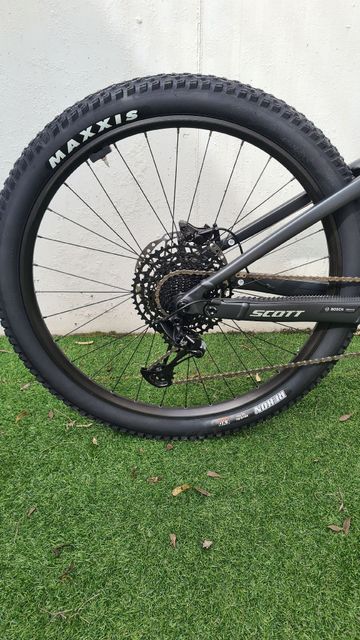 Used Scott Strike E-Ride 930 2025 Mountainbike, Light Gray — image 3 of 7