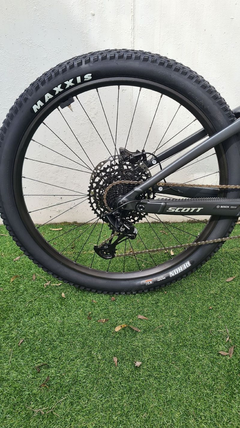 Used Scott Strike E-Ride 930 2025 Mountainbike, Light Gray — image 3 of 7