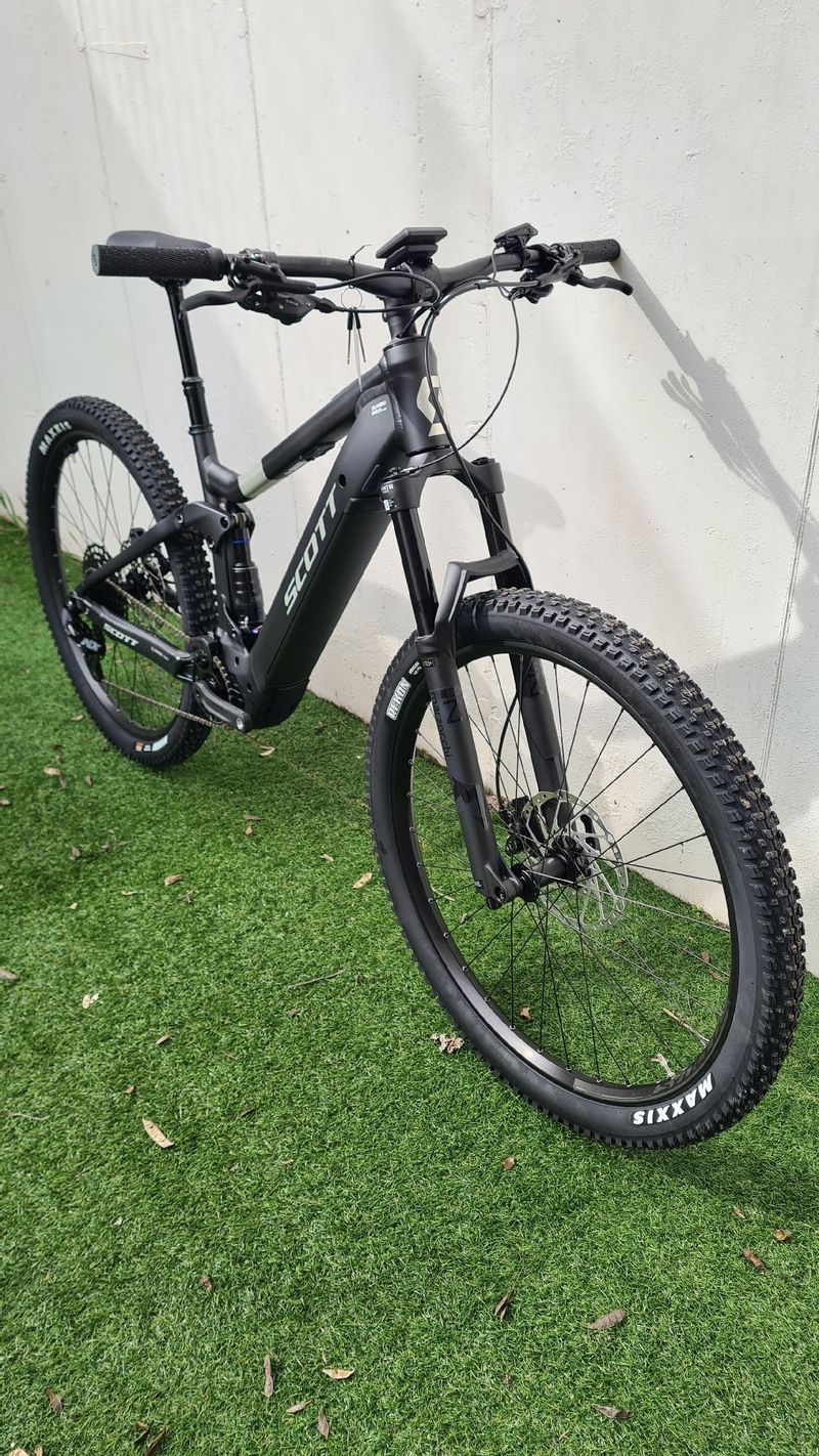 Used Scott Strike E-Ride 930 2025 Mountainbike, Light Gray — image 2 of 7