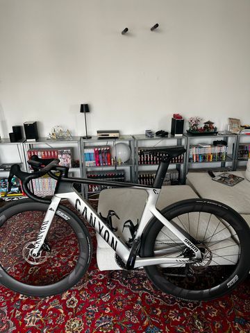 Tweedehands Canyon Aeroad SRAM Force eTap AXS 2024 Road & Gravel — afbeelding 10 van 12
