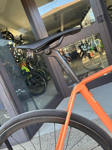 Used Orbea ORCA M20iLTD 2024 2024 Road & Gravel, Red — image 4 of 7