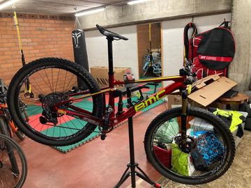 Gebrauchtes BMC Fourstroke Frameset 2022 Mountainbike, Rot — Bild 2 von 6