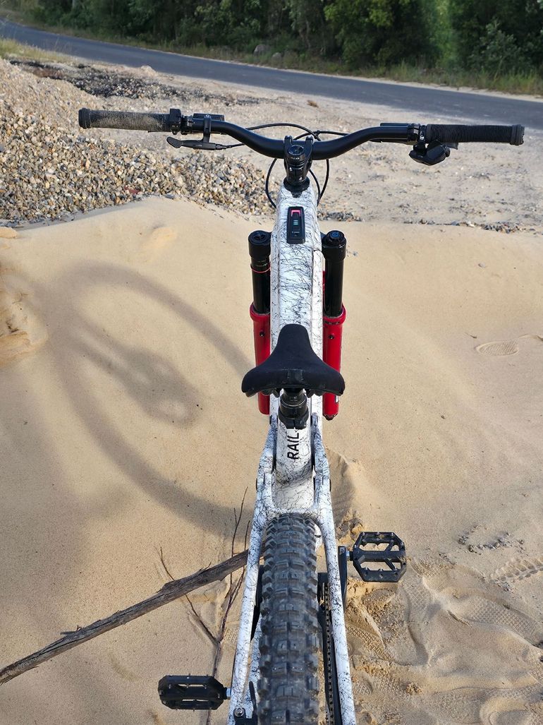 Used Trek Rail 9.8 GX AXS Gen 4 2023 2023 Mountainbike, White, 29 — image 4 of 7
