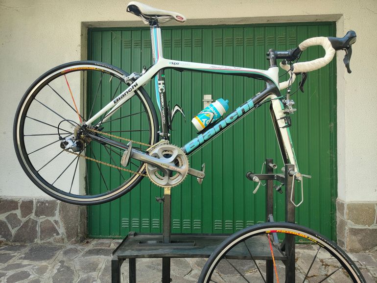 Used Bianchi 928 Superleggera Carbo Hors Category Nano Technology 125 Anniversary 2010 Road & Gravel, Weiß — image 1 of 11