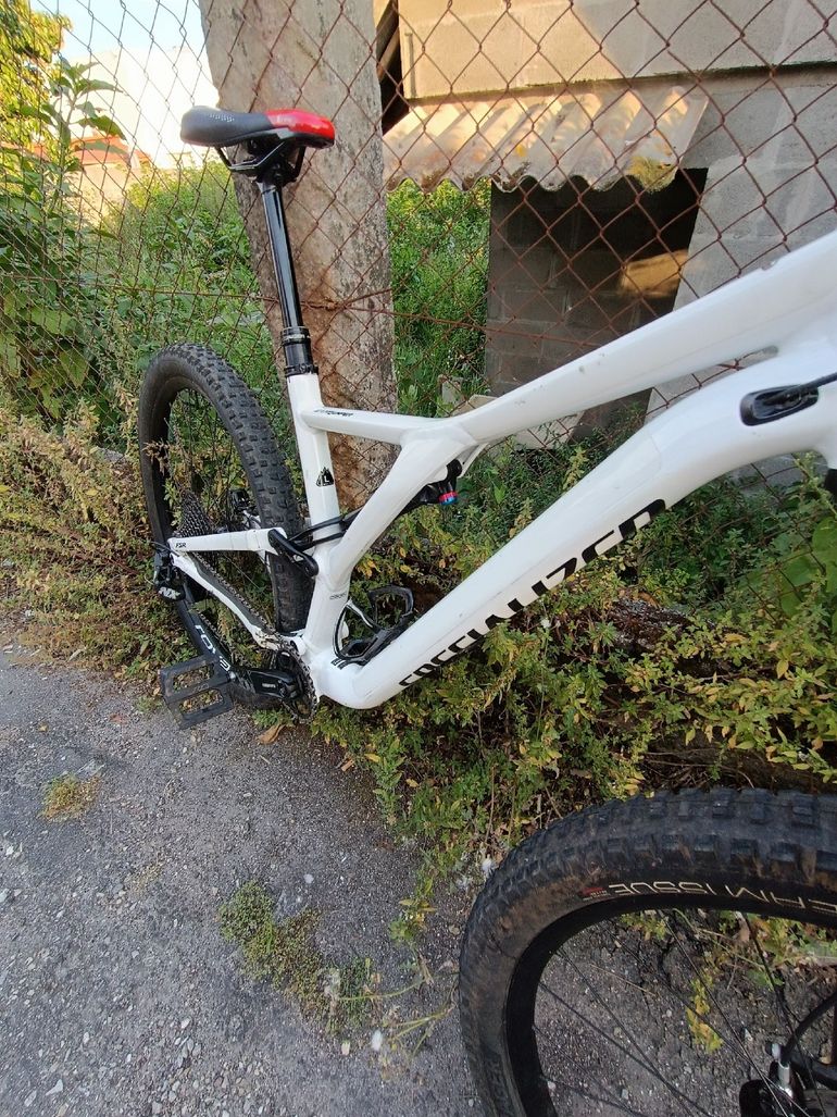 Used Specialized Men's Stumpjumper Comp Alloy 29 – 12-speed 2019 2019 Mountainbike, White, 29 — image 6 of 12
