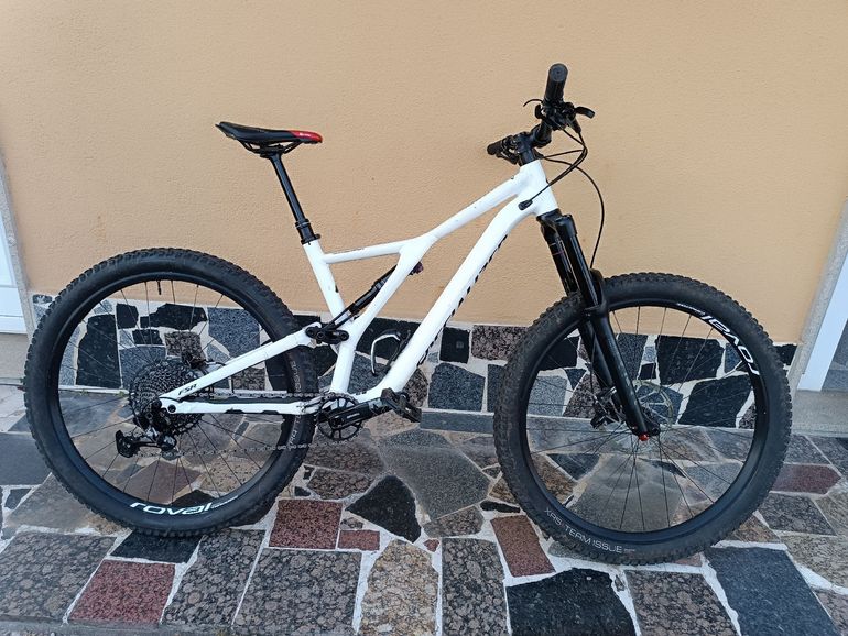 Used Specialized Men's Stumpjumper Comp Alloy 29 – 12-speed 2019 2019 Mountainbike, White, 29 — image 2 of 12