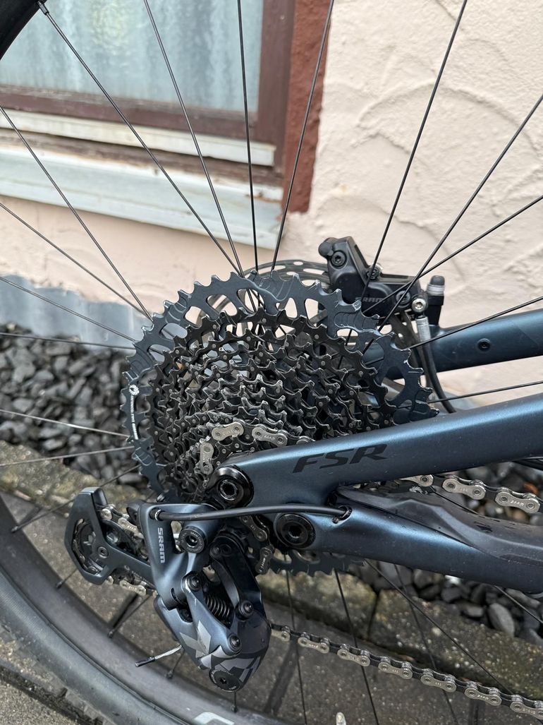 Used Specialized Turbo Levo Expert Carbon 2021 2021 Mountainbike — image 8 of 14