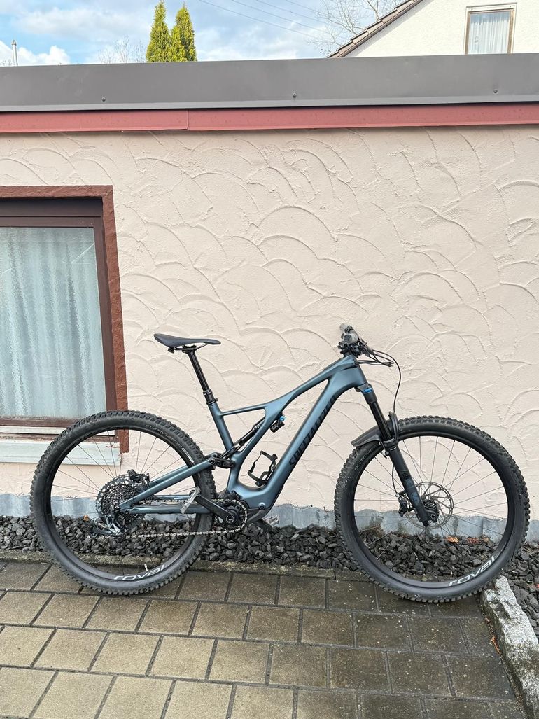 Used Specialized Turbo Levo Expert Carbon 2021 2021 Mountainbike — image 1 of 14