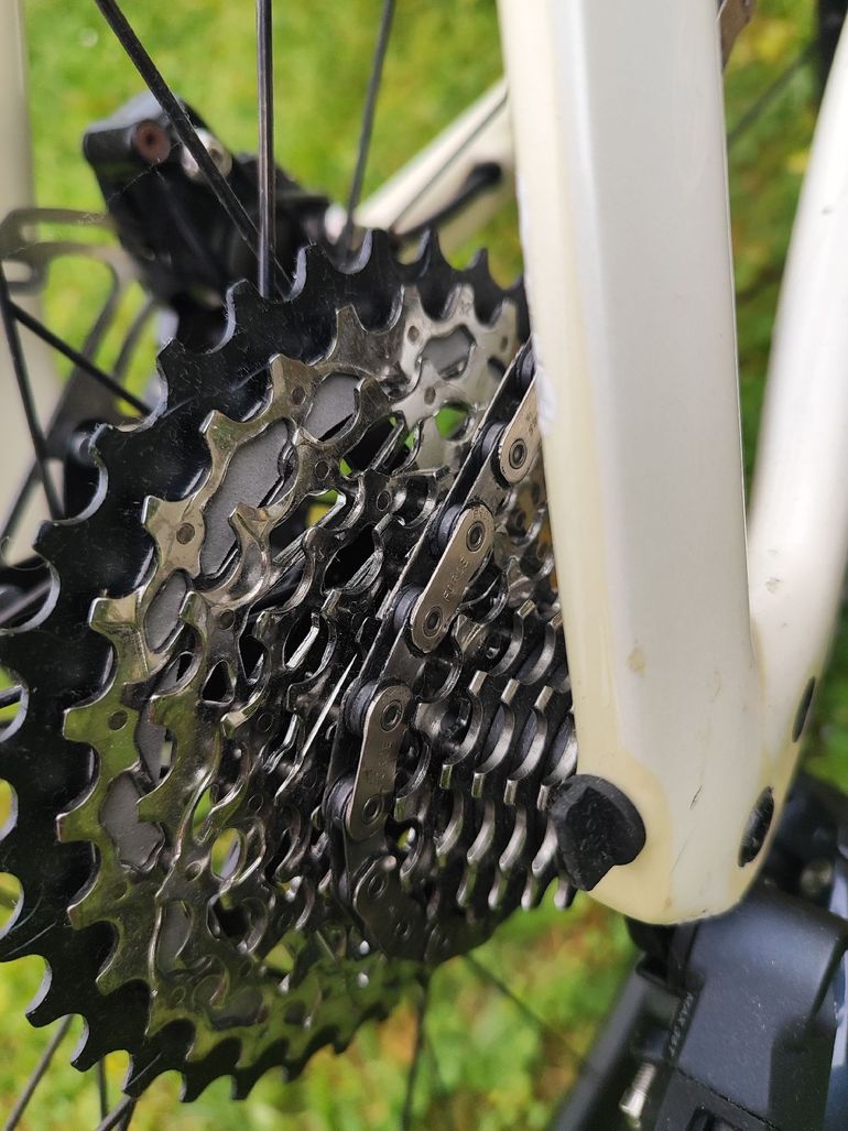 Used Specialized Tarmac SL7 Comp - Rival eTap AXS 2023 2023 Road & Gravel, White — image 4 of 13