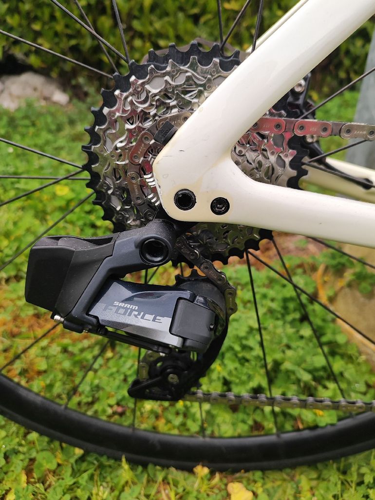 Used Specialized Tarmac SL7 Comp - Rival eTap AXS 2023 2023 Road & Gravel, White — image 3 of 13