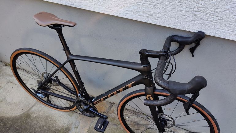 Used Scott Addict 10 disc carbon 2021 2021 Road & Gravel, Schwarz — image 9 of 17