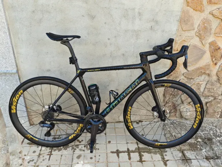 Used Bianchi Specialissima Shimano Ultegra Di2 2023 Road & Gravel — image 1 of 4
