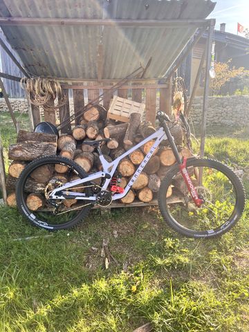 Used Commencal Supreme V5 2026 Mountainbike, White — image 1 of 3