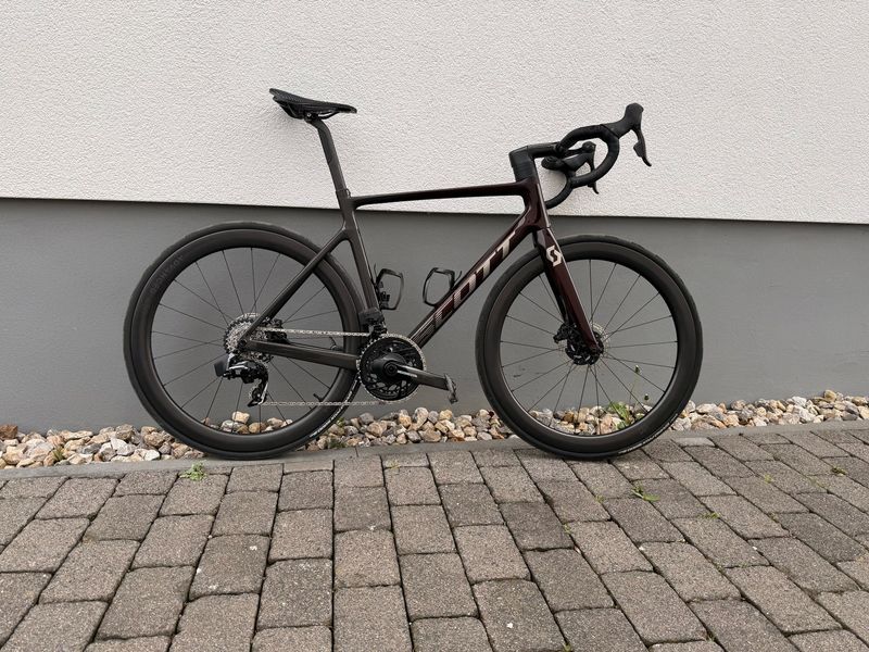 Used Scott Addict SRAM Force eTap AXS 2025 Road & Gravel