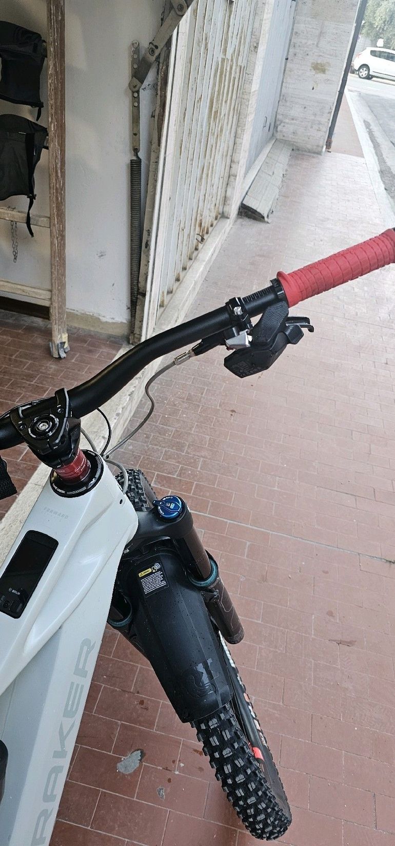 Used Mondraker Crafty SRAM XX SL Eagle AXS (T-Type) 2025 Mountainbike, White — image 6 of 16