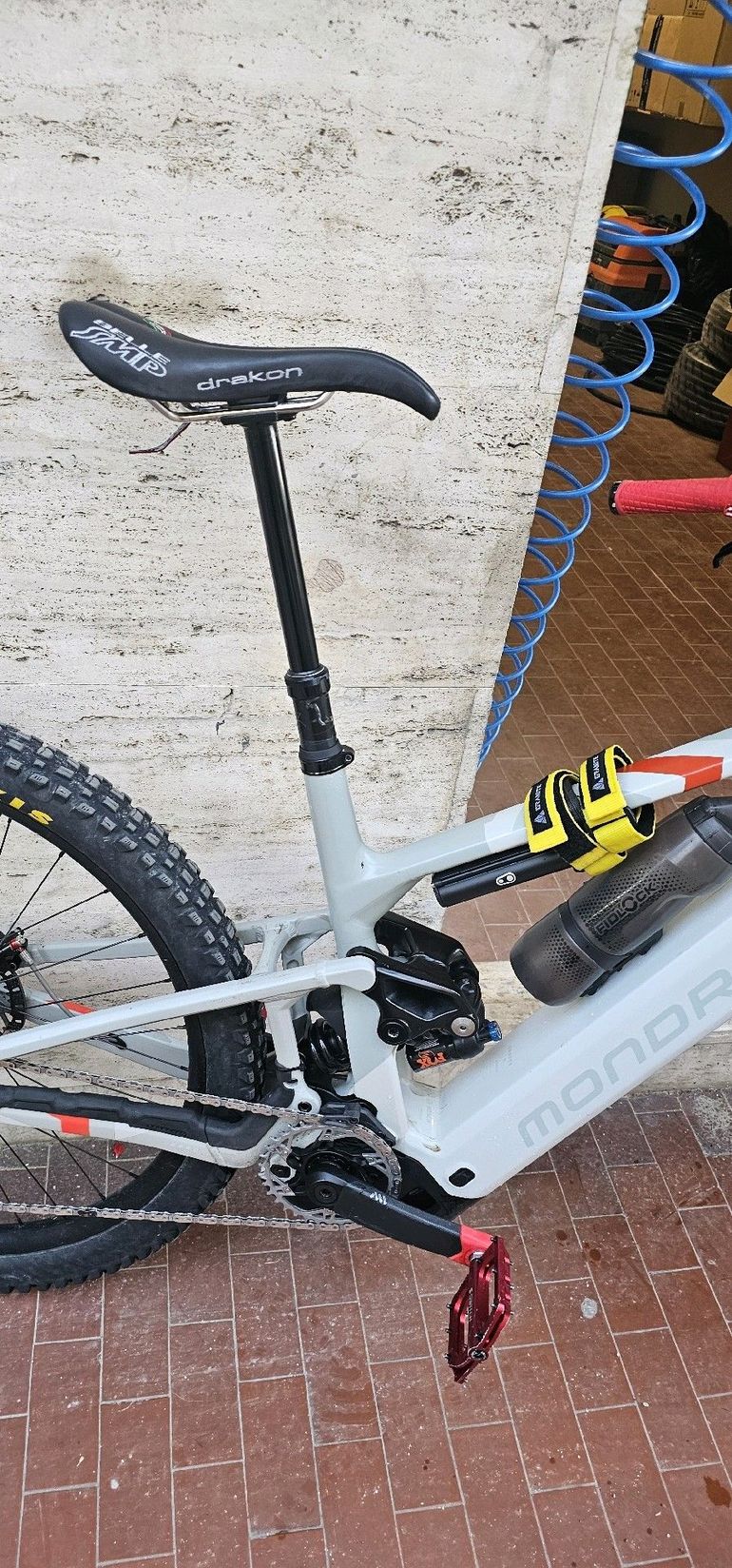 Used Mondraker Crafty SRAM XX SL Eagle AXS (T-Type) 2025 Mountainbike, White — image 7 of 16