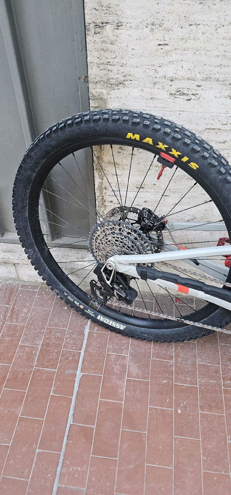 Used Mondraker Crafty SRAM XX SL Eagle AXS (T-Type) 2025 Mountainbike, White — image 10 of 16