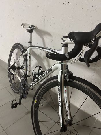 Used Bianchi Shimano Ultegra 2012 Carbon 2012 Road & Gravel, White — image 5 of 5