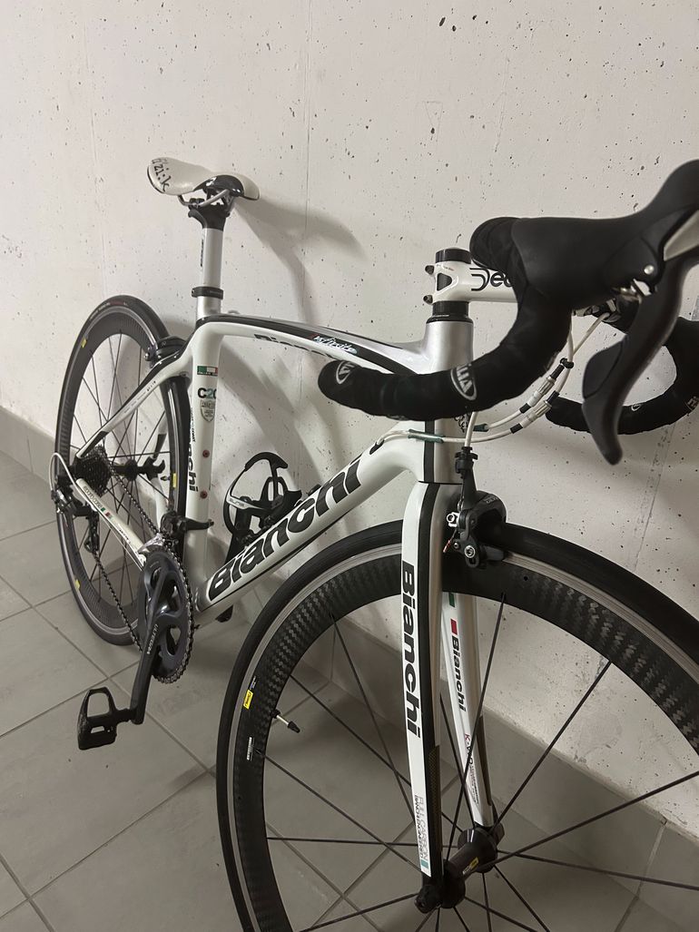 Used Bianchi Shimano Ultegra 2012 Carbon 2012 Road & Gravel, White — image 5 of 5