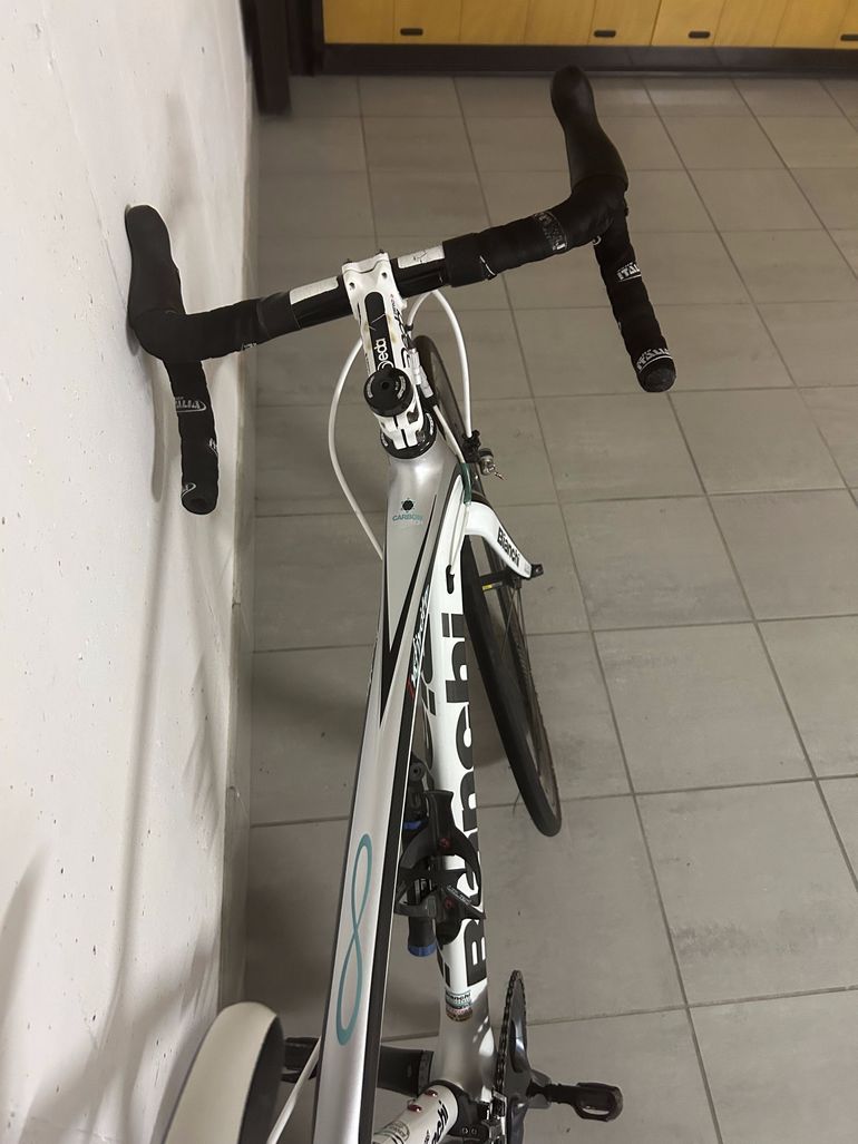Used Bianchi Shimano Ultegra 2012 Carbon 2012 Road & Gravel, White — image 4 of 5