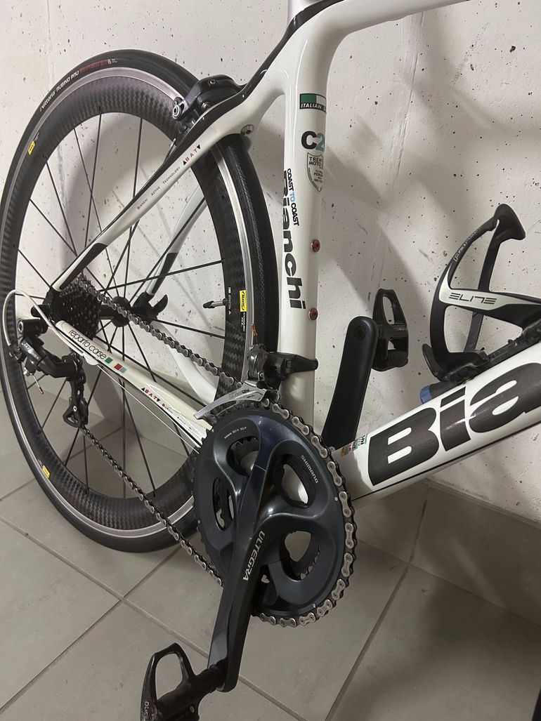 Used Bianchi Shimano Ultegra 2012 Carbon 2012 Road & Gravel, White — image 2 of 5