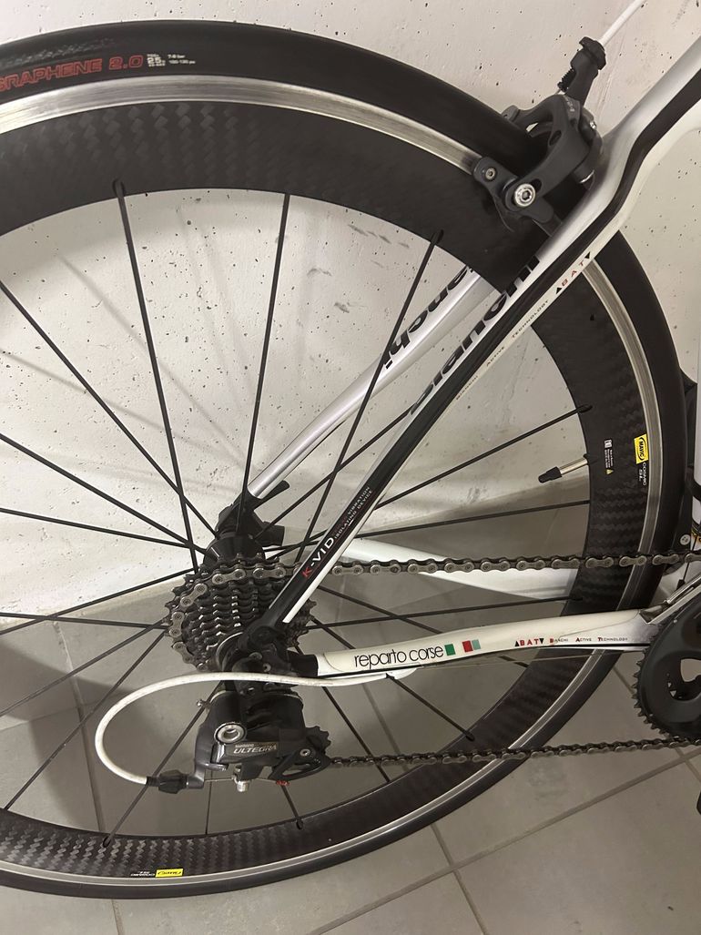 Used Bianchi Shimano Ultegra 2012 Carbon 2012 Road & Gravel, White — image 3 of 5
