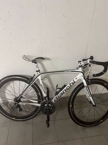 Used Bianchi Shimano Ultegra 2012 Carbon 2012 Road & Gravel, White — image 1 of 5
