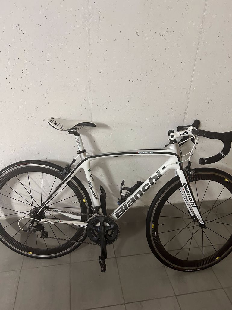 Used Bianchi Shimano Ultegra 2012 Carbon 2012 Road & Gravel, White — image 1 of 5