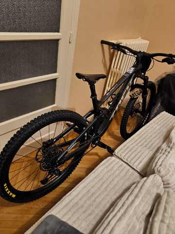 Used Trek Slash 8 2021 2021 Mountainbike, Black, 29 — image 1 of 5