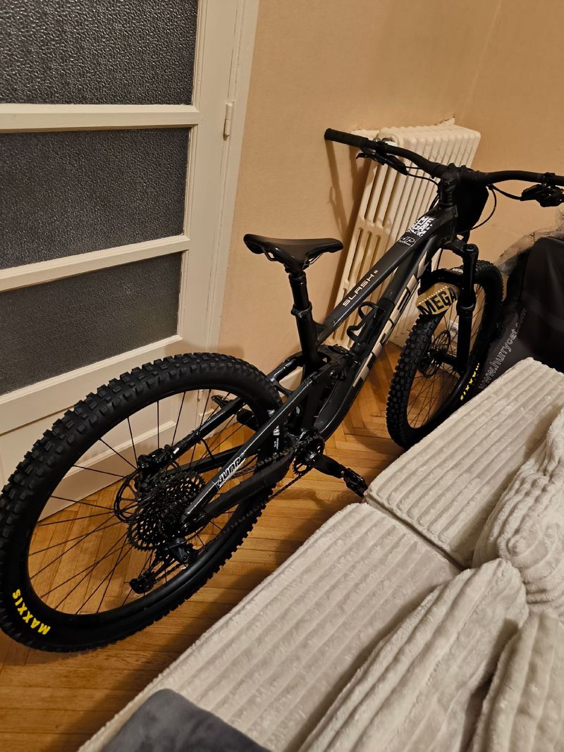 Used Trek Slash 8 2021 2021 Mountainbike, Black, 29 — image 1 of 5