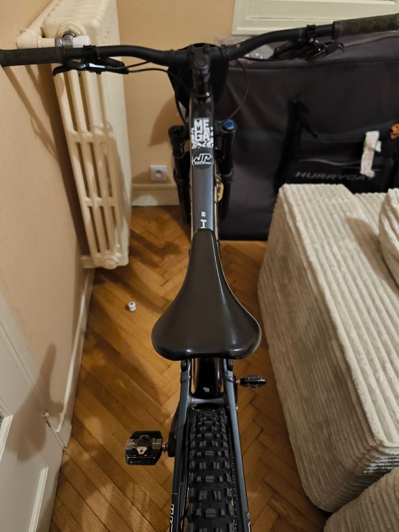Used Trek Slash 8 2021 2021 Mountainbike, Black, 29 — image 4 of 5