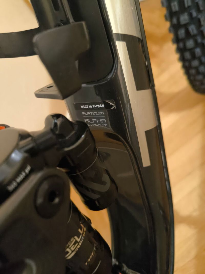 Used Trek Slash 8 2021 2021 Mountainbike, Black, 29 — image 2 of 5
