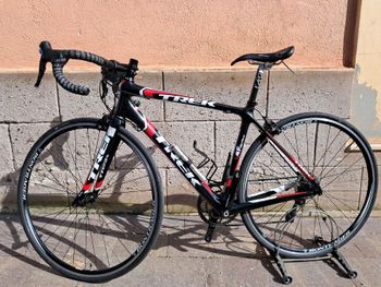 Used Trek Madone 3.1 2011 2011 Road & Gravel, Black — image 1 of 11
