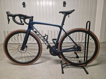 Used Trek Émonda SL 7 2023 2023 Road & Gravel, Blue — image 2 of 6
