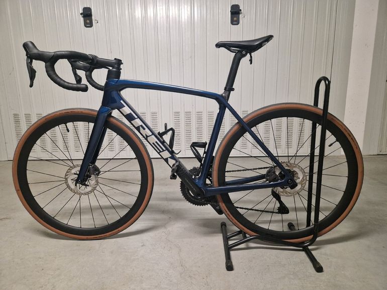 Used Trek Émonda SL 7 2023 2023 Road & Gravel, Blue — image 2 of 6