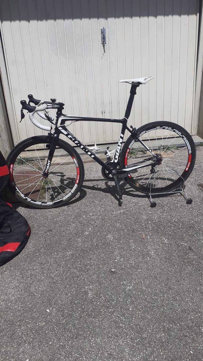 Used Giant TCR Advanced SL 1 2012 2012 Road & Gravel, Black — image 2 of 3