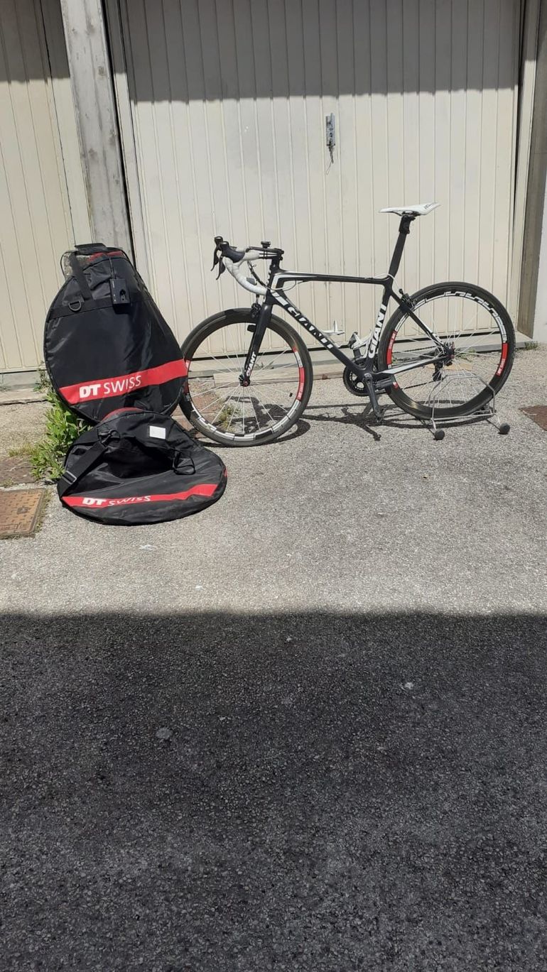 Used Giant TCR Advanced SL 1 2012 2012 Road & Gravel, Black — image 1 of 3