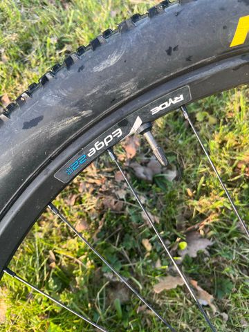 Used Nakita Custom Shimano Deore XT 2018 Mountainbike, Black, 27.5 (650B) — image 2 of 11