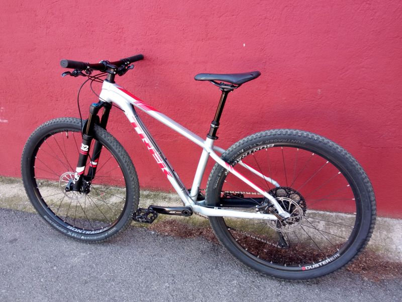 Used Trek X-Caliber 9 2019 2019 Mountainbike, Light Gray, 27.5, 29 — image 3 of 10