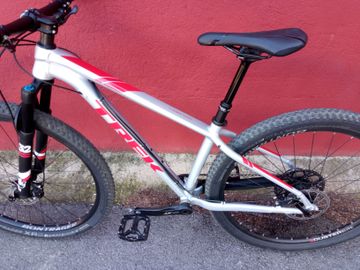Used Trek X-Caliber 9 2019 2019 Mountainbike, Light Gray, 27.5, 29 — image 5 of 10