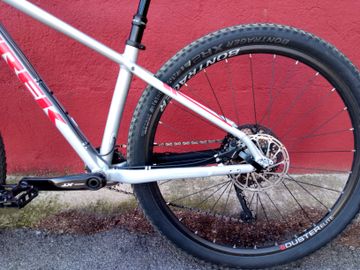 Used Trek X-Caliber 9 2019 2019 Mountainbike, Light Gray, 27.5, 29 — image 9 of 10